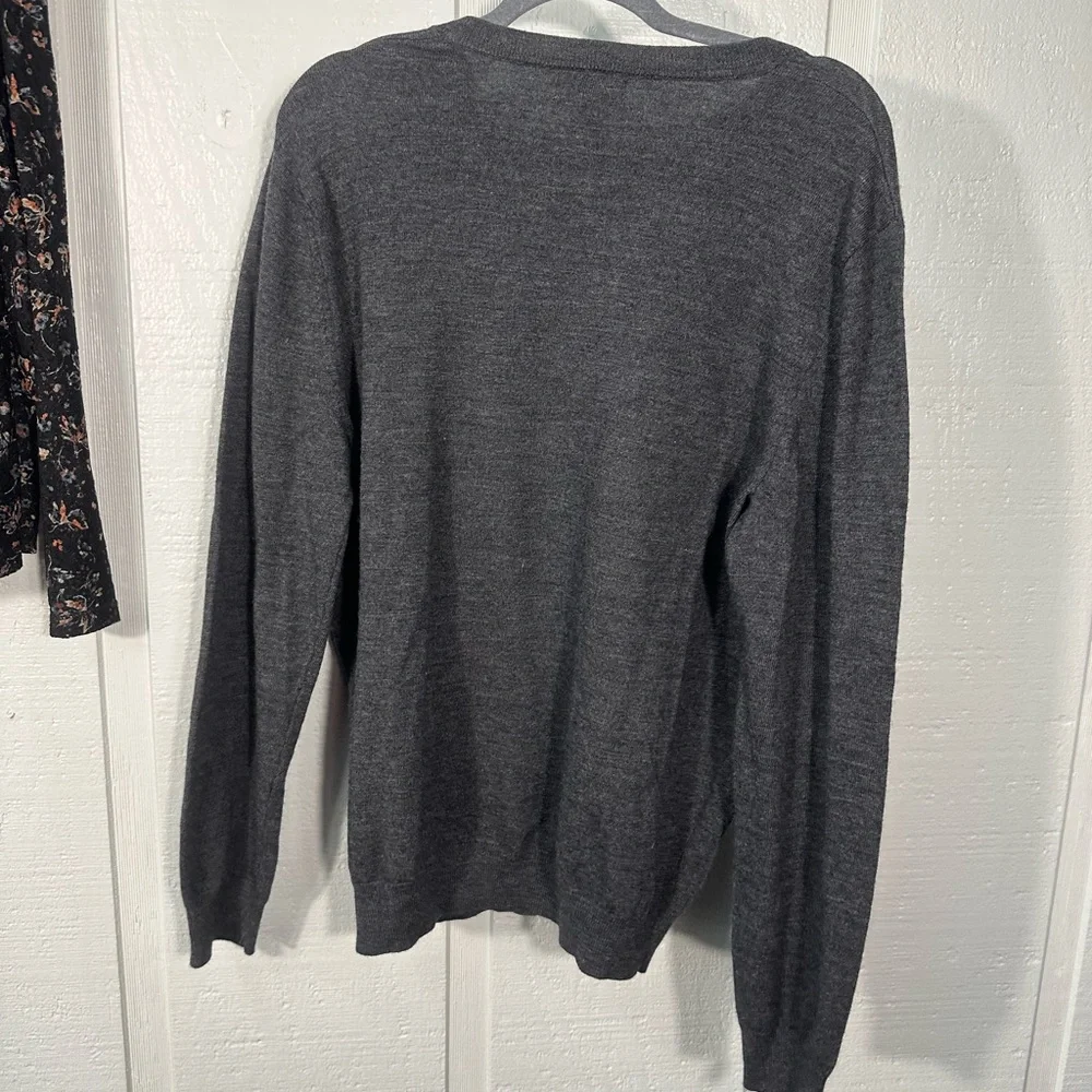 Banana Republic Men’s Gray Merino Wool V Neck Sweater Size Large EUC
